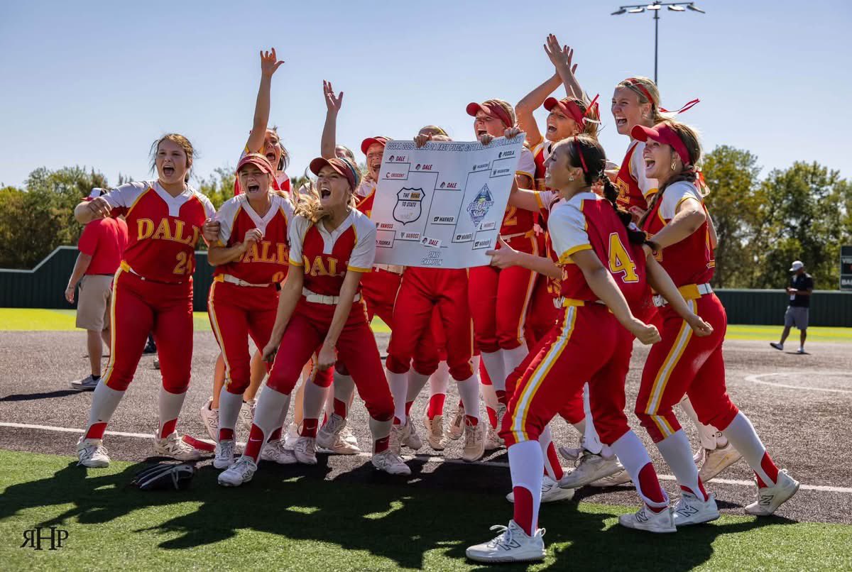 salemflatt12's tweet photo. Woke up this morning a STATE CHAMP 🏆🏴‍☠️❤️🌽 So thankful for my coaches who pushed us and believed in us every step of the way, and my teammates who fought for this together. Couldn’t have done it with a better group of girls. Hard work pays off!!🏆#DaleYeah #LadyPirates #AGTG https://t.co/yHCnfokSzU