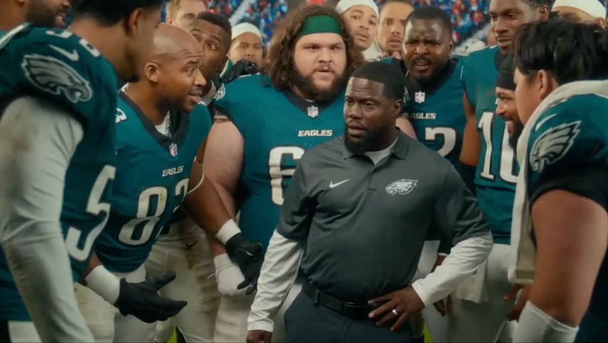 BarstoolPhilly's tweet photo. Eagles leading 17-16 in the 4th quarter with 8 seconds left in the game https://t.co/utolVleWLb