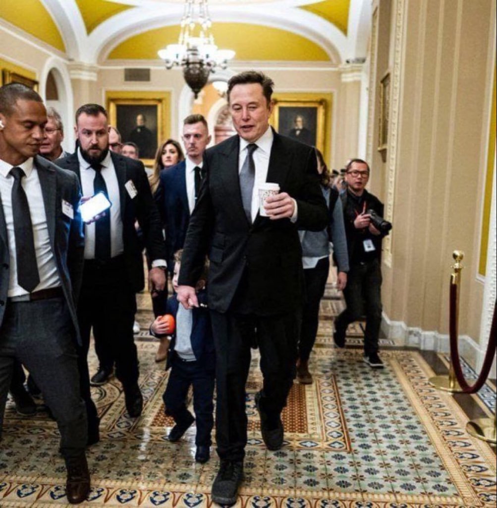 maryldtrump's tweet photo. 🚨BREAKING: Should Elon Musk lead the Government Efficiency agency and audit the entire federal government?

A. HE SHOULD
B. HE SHOULDN'T https://t.co/InsIOYsg7N