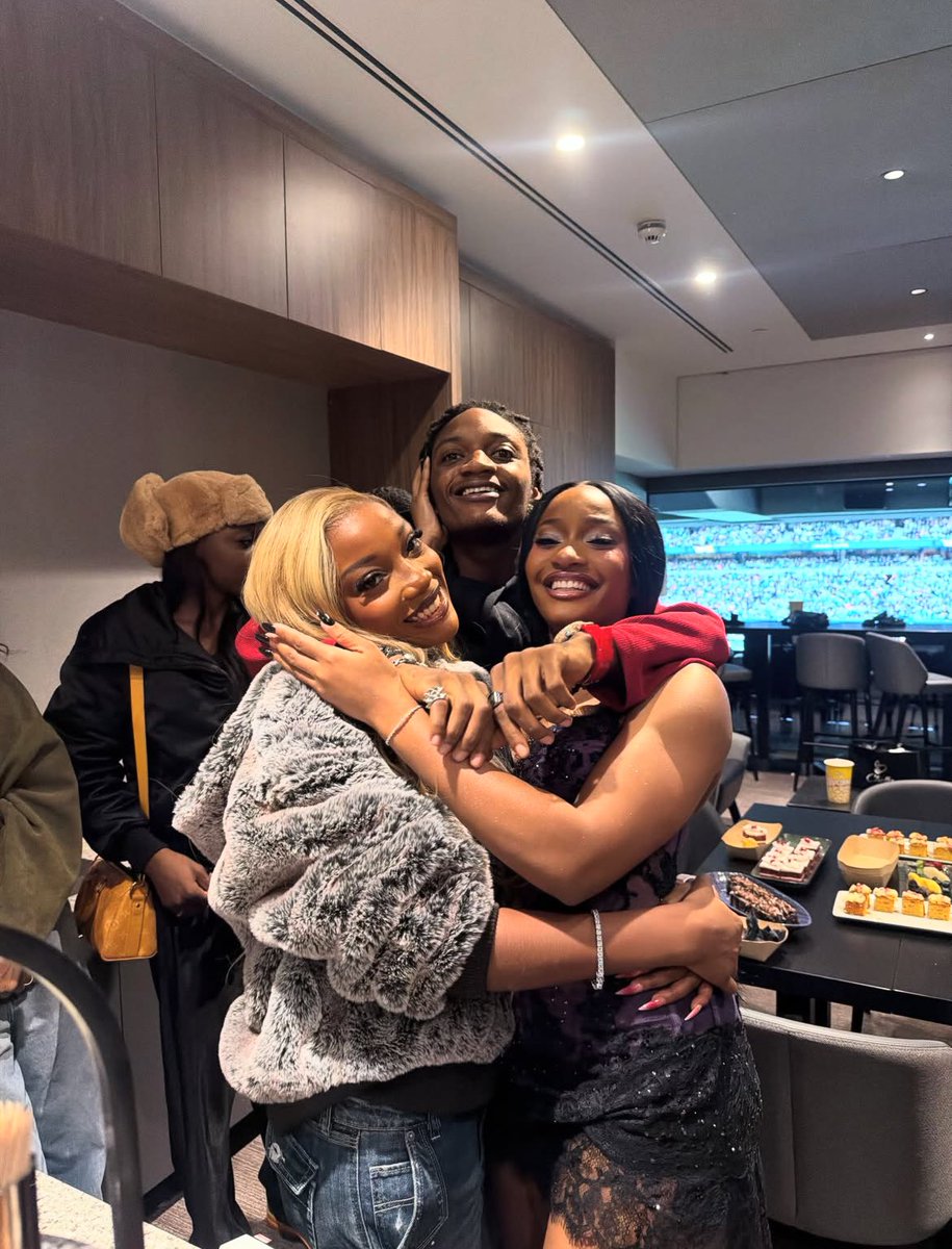 AyraCrave_'s tweet photo. Ayra Starr &amp; her siblings after her NFL performance 💜 https://t.co/RPP8YNpHcs