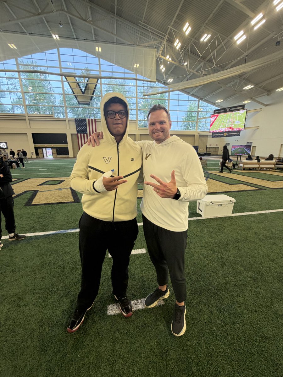 Keenonv2028's tweet photo. Had an Amazing Time in Nashville this weekend despite the loss such a great time and wonderful hospitality!! ⚓️⚓️ @VandyFootball @ChadSimmons_ @Coach_Nady @NickyV05 @TheUCReport @Coach_Lea @Vandy_247 @benjaminwolk @EPHSRecruiting  @DB_BucksFB @VanSpence10 @on3recruits @AABonNBC https://t.co/aKvAmmHdsI