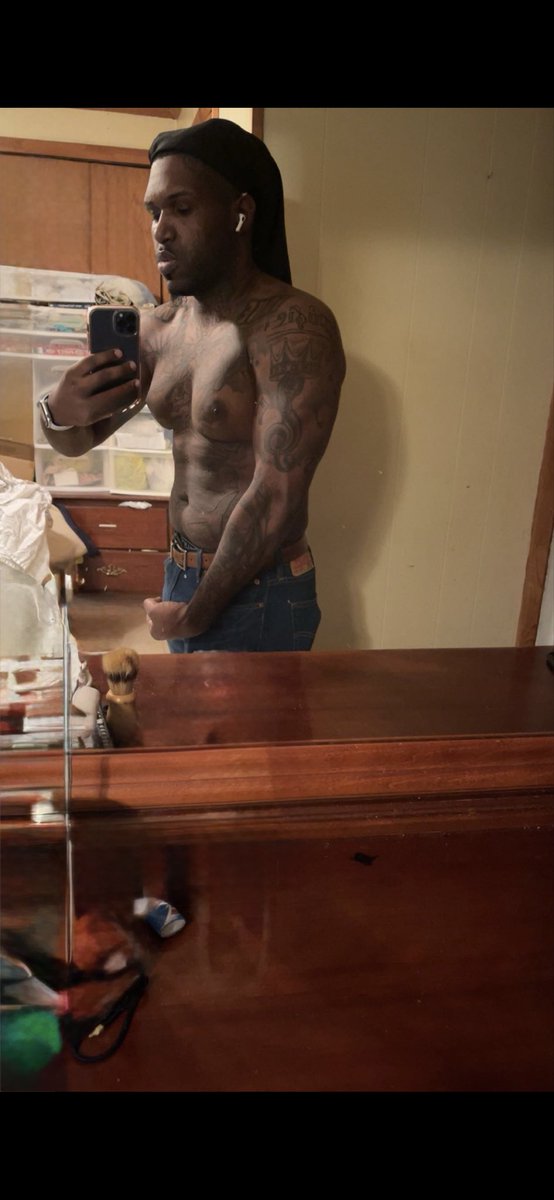 droochii's tweet photo. @droochii 🫡🤝built the entire project 15-25% body fat clean no enhancers. 

Off buffets, pig iron and general heavy equipment around. With the help of all the beautiful doctors ofc well as 2 of my fav builders. 223-200lbs flat

#droochii https://t.co/jlch7pHSDa