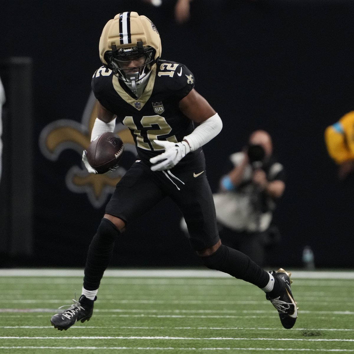 SaintsPR's tweet photo. With his reception to end the 1Q, WR Chris Olave now has 327 career receptions, the second-most receptions for a Saint through their first 60 games in club record books, surpassing Alvin Kamara (326 from 2017-20), trailing only Michael Thomas’ 444 (2016-19). @Saints https://t.co/zxndI51Et6