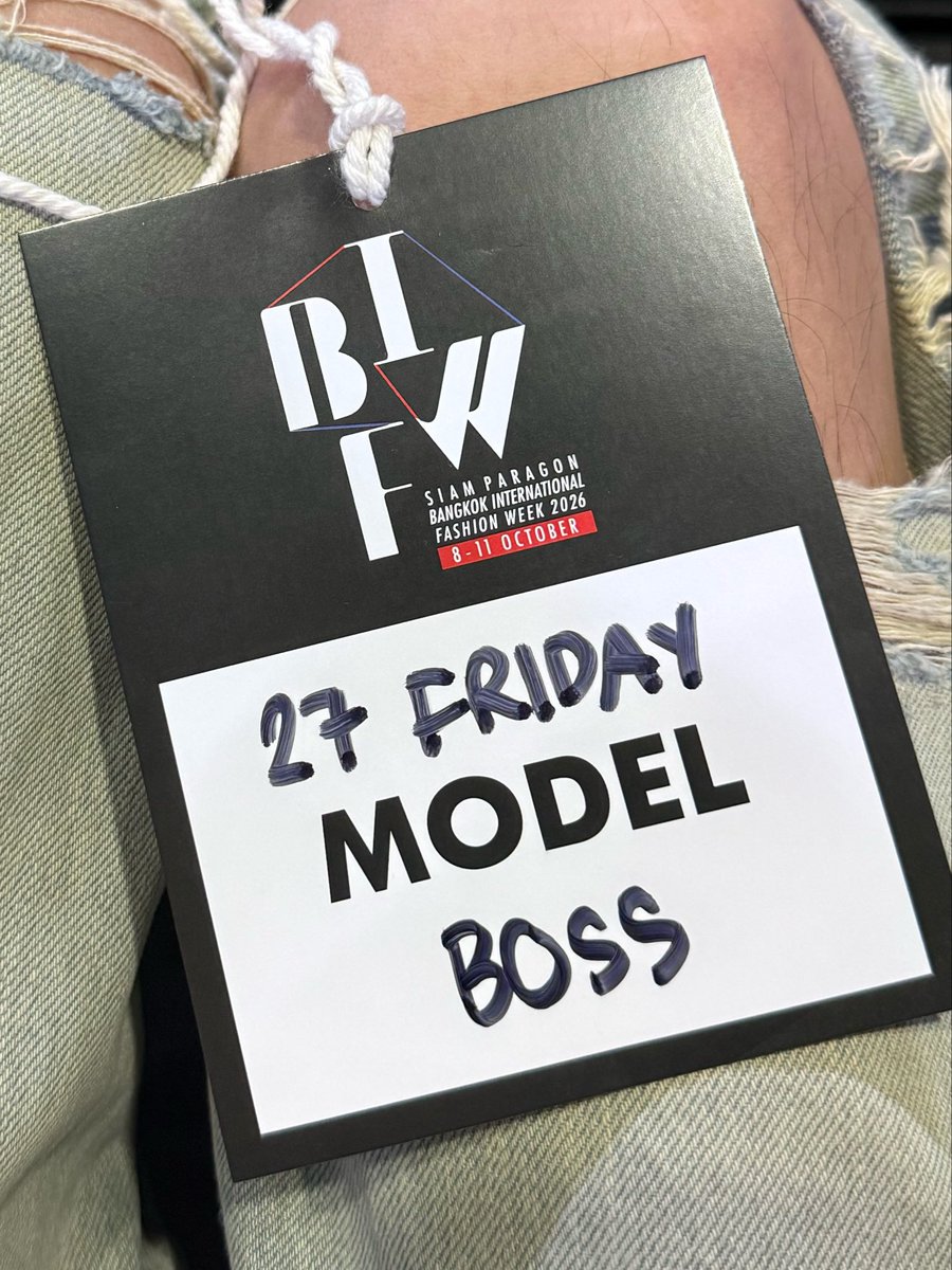 Bossptk's tweet photo. วันนี้เป็นอีกวันที่มีความหมายกับผมมากๆนะ แบรนด์ 27FRIDAY เป็นแฟชั่นโชว์แรกในชีวิตของผมเลย เป็นประตูที่เปิดให้ผมได้เข้ามาในวงการนายแบบและตกหลุมรักในอาชีพนี้

เหมือนที่เคยพูดไปในไลฟ์ก่อนหน้านี้ว่าผมเป็นคนที่ใช้ชีวิตค่อนข้าง lowkey และมองว่าตัวเองเป็นแค่นายแบบตัวเล็กๆคนนึงที่มาทำงานที่เรารัก พองานจบเราก็เปลี่ยนชุดกลับบ้าน

แต่ BIFW ครั้งนี้มันต่างจากทุกครั้งที่ผ่านมาเลยครับ เพราะเป็นปีแรกที่ผมมาโดยรู้ว่ามีคนรอดูและรอชื่นชมงานของผมอยู่ด้วย ซึ่งเอาจริงๆมันเป็นความรู้สึกที่ใหม่สำหรับผมมากนะ การที่รู้ว่ามีคนตั้งใจมาดูเรา มารอให้กำลังใจเรา มันทำให้ผมยิ่งอยากทำให้ดีที่สุด อยากให้ทุกคนได้เห็นสิ่งที่ผมทำและรักมันมาตลอด 8 ปีด้วยกัน

ผมได้เดินออกมาจากเต๊นท์หลังจบโชว์ด้วยการที่มีทุกคนรอต้อนรับและคอยให้กำลังใจ บอกกับผมว่าพึ่งหาบัตรได้เมื่อวานด้วยซ้ำ

ผมได้เห็นทั้งทีมหน้างานและหน้าจอช่วยกันเล่นเทรนด์กับแฮชแทกจนมันขึ้น Trending อันดับ 15 ทำให้มีคนได้เห็นบอสและสิ่งที่ผมตั้งใจทำมากขึ้นอีก ขอบคุณที่ช่วยกันขนาดนี้นะครับ

ขอบคุณทุกคนนะครับที่สนับสนุนและมอบความรักให้กันมากมายขนาดนี้ บอสสัมผัสถึงมันได้จริงๆครับ และผมจะ make sure ว่าผมได้ส่งความรักดีๆของตัวเองกลับไปหาทุกคนเช่นกัน

ผม appreciate การมีอยู่ของพวกคุณจริงๆครับชาว Luckies 🤍🍀

BOSS AT SIAM PARAGON BIFW26

#27FRIDAYXBOSSIRR