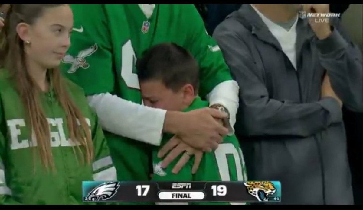 Mikeyson60fps's tweet photo. Cry eagles cry 😭😭😭 #jag https://t.co/qMUSFkPQx7