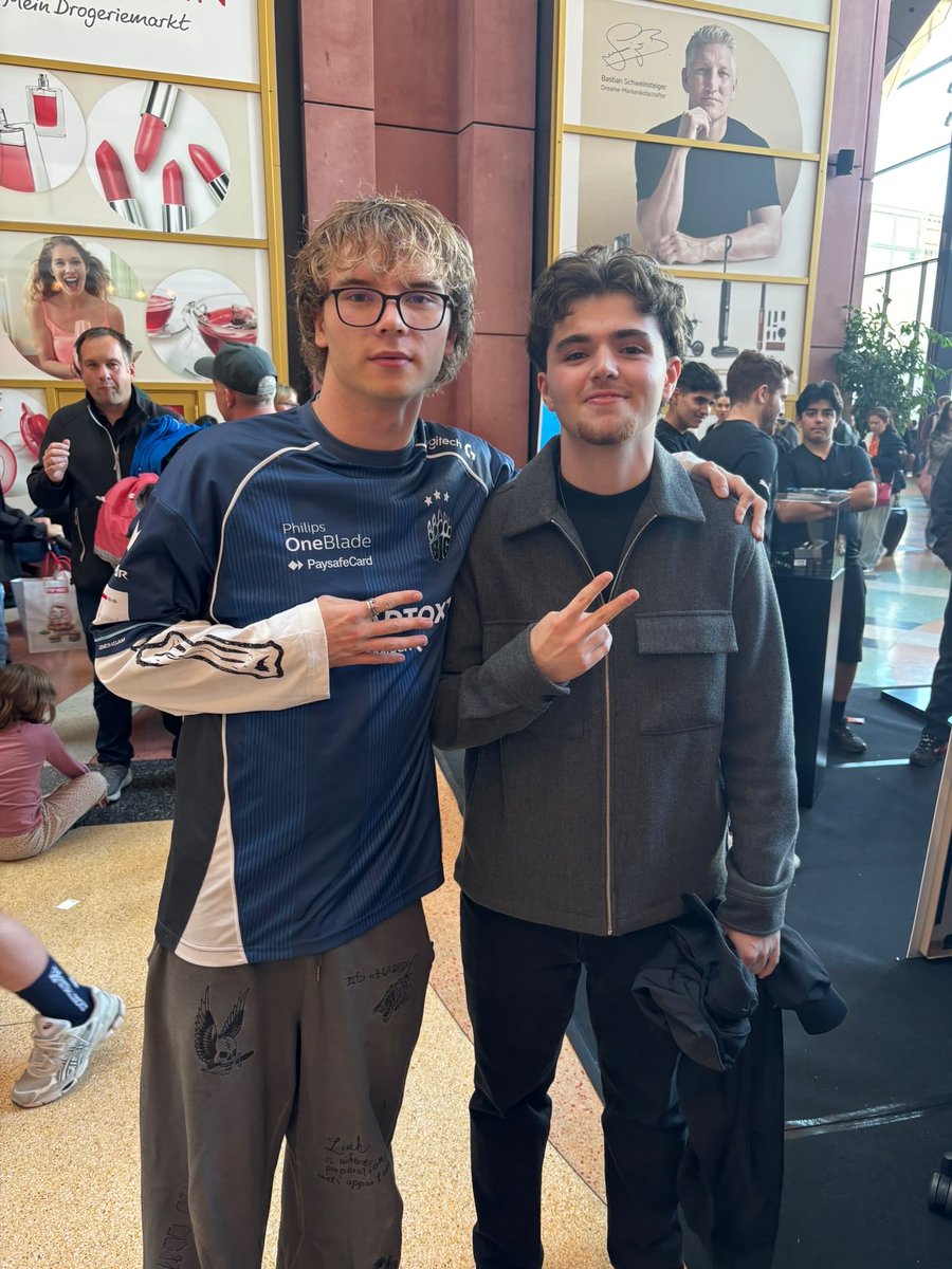 antoniodbo's tweet photo. 1st at @LogitechGDE Superstrike tournament in Berlin 

Had an amazing time‼️
Was great to meet @Vicotryona @FrayFN @BIGCLANgg 

Shoutout to my friends 🤞🏻 https://t.co/crPV4NphNz