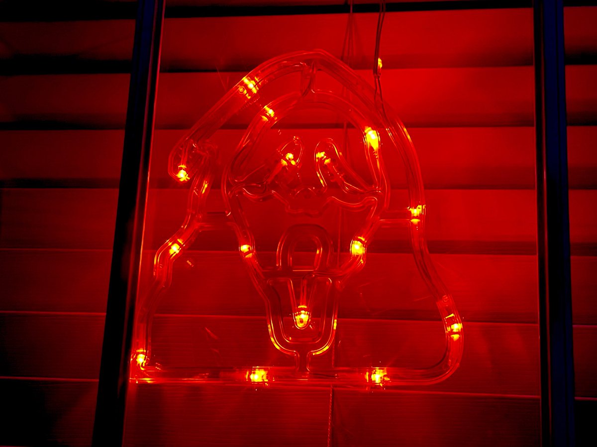sophidek's tweet photo. ghost face is in my home I guess https://t.co/N1E9JxtcWU