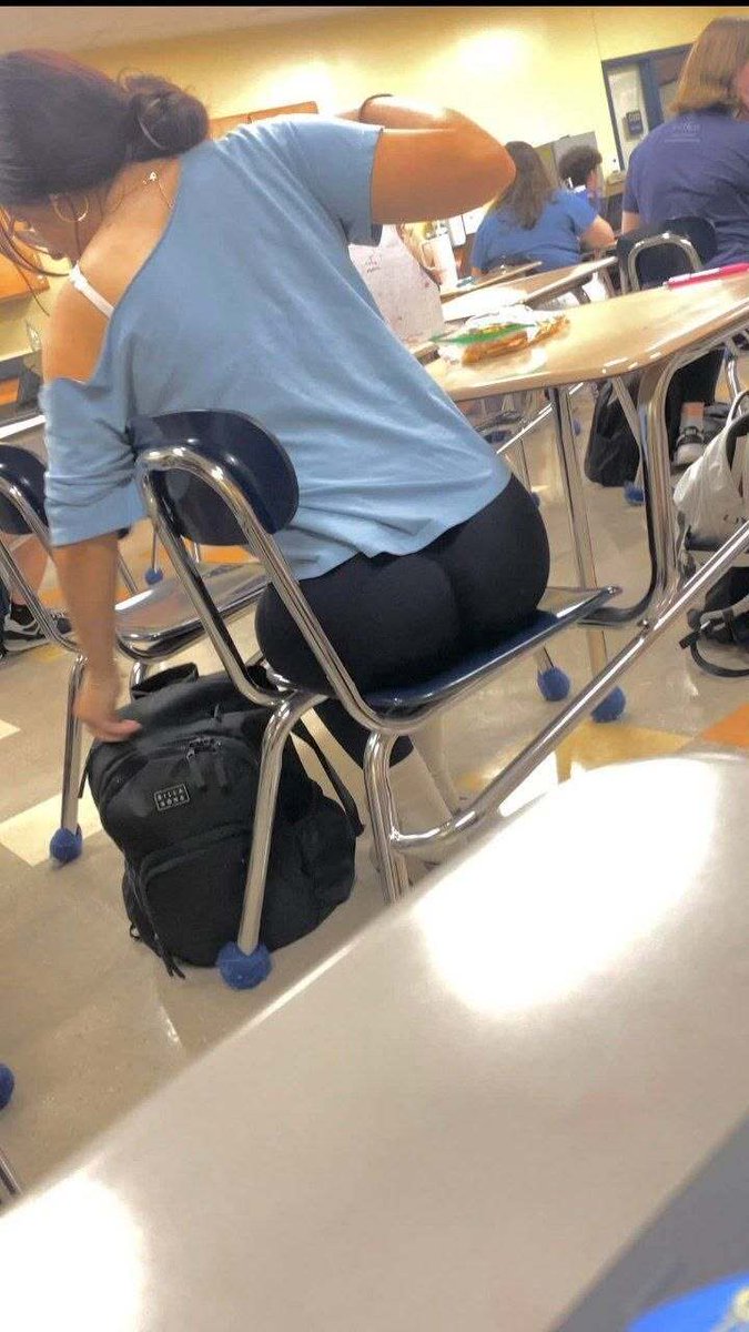 prettykryztal18's tweet photo. Does her boyfriend know she goes out like that? #candids #creepshot #gym 

FULL VIDEO IN BIO !!! https://t.co/DIWjSPaByK
