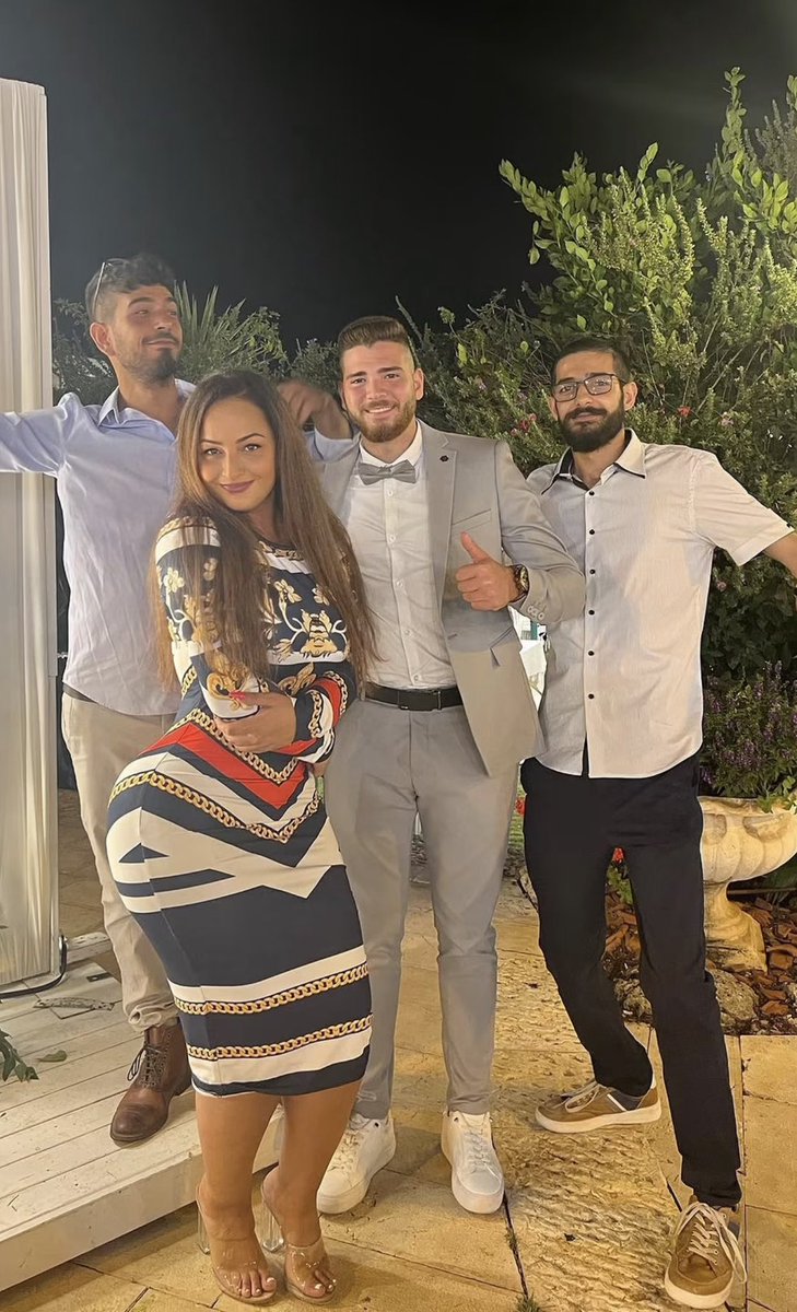 Javiergl5a's tweet photo. Alguien que haga cuckson a mi mejor amigo? https://t.co/7eq3MerA1V
