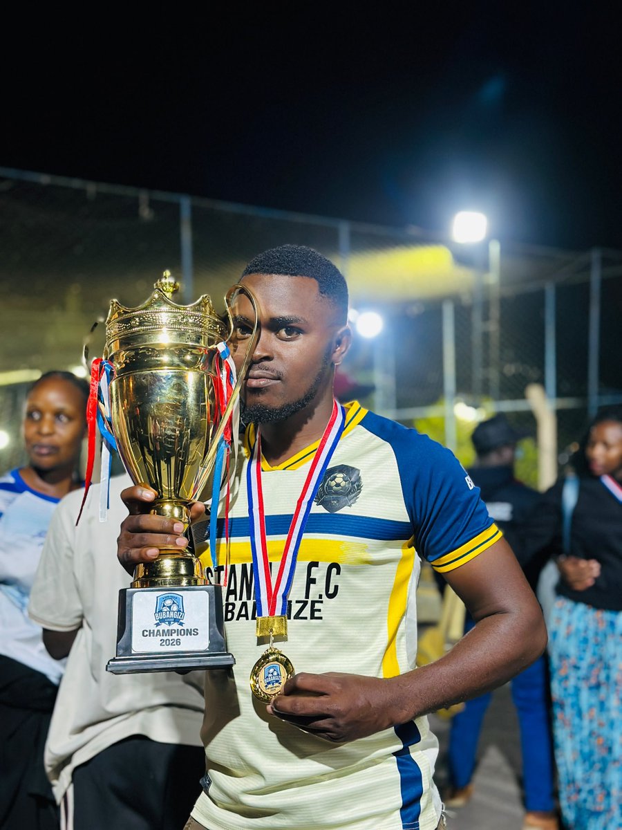 Mr_Nyowe's tweet photo. @BubzLeague @fcstanley2 @arinait43136330 @Bubangiziss @Rwekisigazifc @theHeraldFc @Nabimara_Paul Team President is happy https://t.co/KIuCJl8NIp