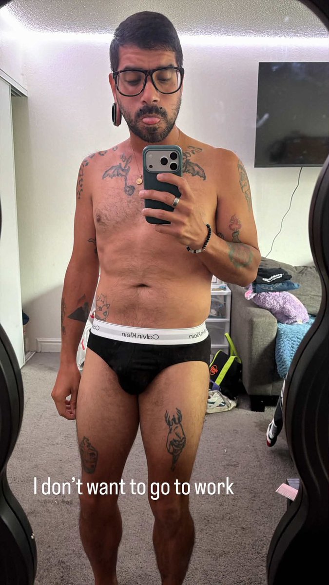 LittleCesar89's tweet photo. Another day. Another dollar. https://t.co/Tz5aNCNmIC