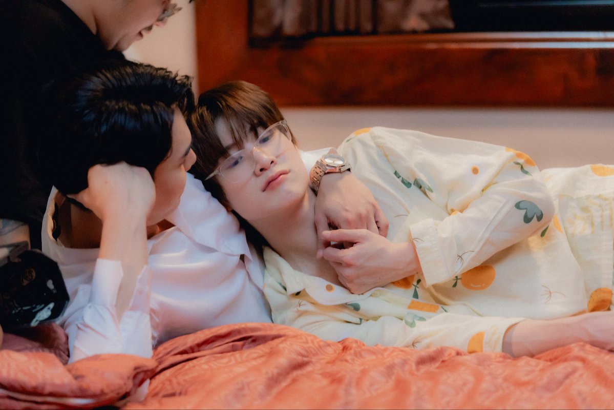 natasittttt's tweet photo. YOUR THIRD SERIES FINAL EP

#ที่สามของเธอตอนจบ

วันนี้ถึงวันที่ต้องส่งแจมกลับนิยายแล้ว ขอบคุณแจมที่อนุญาตให้ณฐได้สื่���สารตัวละครนี้นะ ในช่วงเวลาที่ผ่านมาเราได้เรียนรู้อะไรจากนายมากมายทั้งสุขและทุกข์เราก็ผ่านมาด้วยกันหมดแล้ว แจมเป็นเพื่อนรักของณฐอีกคนนึงเลย หลังจากนี้ขอฝากพี่สามดูแลหัวใจของนายต่อด้วยนะ เชื่อว่าพี่สามรักแจมมากเท่าที่คนๆนึงจะทำได้และจะดู���ลนายอย่างดีเหมือนที่เราทำแน่นอน โชคดีนะแจม :)