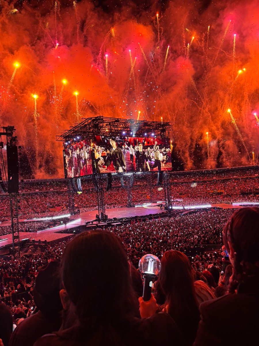 LaRaBelP's tweet photo. Un sueño hecho realidad lo que vivimos en colombia, la dimos toda y los chicos la dieron toda 🥹🥹💜

Thanks BTS

#asarabiathanksbts 
@BTS_twt 

Gracias chicas de @btsarmycol_  siempre dando lo mejor. se colocaron la 10 🥹😍🫂🫂 https://t.co/5kuCMKVFQq