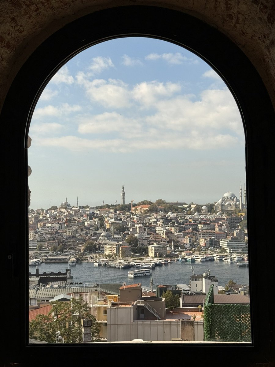 rmarch0's tweet photo. @MohammedPotato @Manhal_hassoun طيب جرب ادخل على galata Kulesi 
روح شوف balat وفي مطعم زاكي كتير هناك اسمو taş burger 
خذ سفينة من الامنينو و روح على جهة الاناضول رح تشوف مناظر روعة
جرب تزور القصور بتجنن هدول احلى تلاته زرتهم
برضو طلّع كرت المتاحف رح يفيدك 
dolmabahçe sarayı 
Beylerbeyi sarayı 
Küçüksu Kasrı https://t.co/kwwp8vVXHz