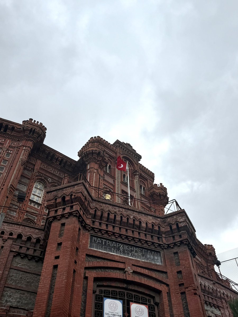 rmarch0's tweet photo. @MohammedPotato @Manhal_hassoun طيب جرب ادخل على galata Kulesi 
روح شوف balat وفي مطعم زاكي كتير هناك اسمو taş burger 
خذ سفينة من الامنينو و روح على جهة الاناضول رح تشوف مناظر روعة
جرب تزور القصور بتجنن هدول احلى تلاته زرتهم
برضو طلّع كرت المتاحف رح يفيدك 
dolmabahçe sarayı 
Beylerbeyi sarayı 
Küçüksu Kasrı https://t.co/kwwp8vVXHz