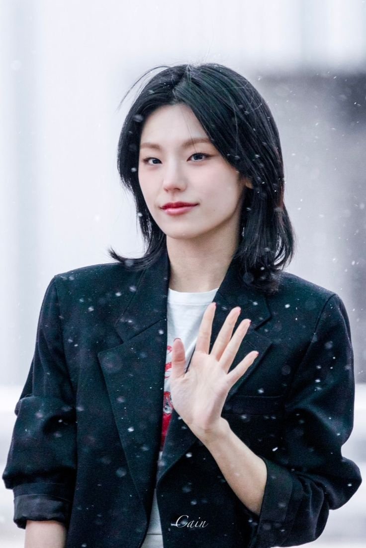 hwyejicrave's tweet photo. Handsome woman save me https://t.co/jbzWpLccJW