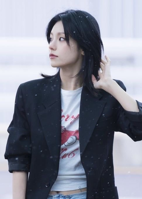 hwyejicrave's tweet photo. Handsome woman save me https://t.co/jbzWpLccJW