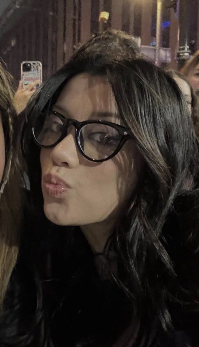 unlovelogan's tweet photo. megan with glasses does something to me https://t.co/LtsBouWT1n