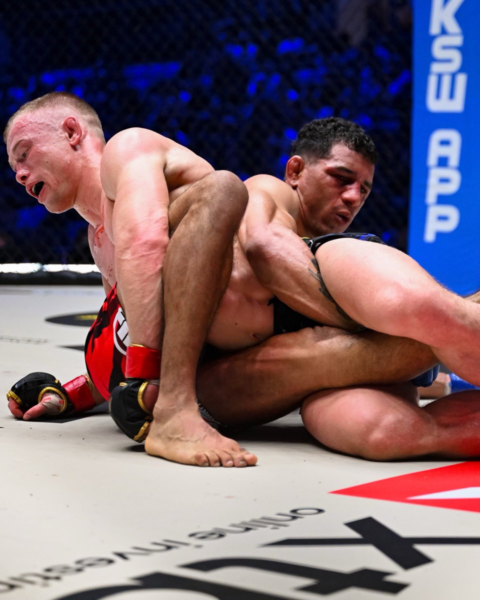 KSW_MMA's tweet photo. It’s Vitalii Yakymenko’s time! Brilliant performance from the champ 👑 What a statement 🔥

XTB #KSW122 https://t.co/TRhTpKbpvQ