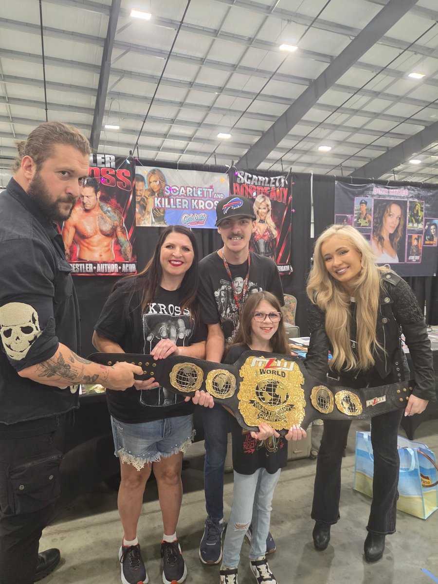mrsholt04's tweet photo. Thank you @realKILLERkross @Lady_Scarlett13 ...we love you guys & y'all mean so much to us. Thank you for always being so kind to us!! Y'all are the best!! ❤ #ticktock #fallandpray https://t.co/hmt7U92q2M