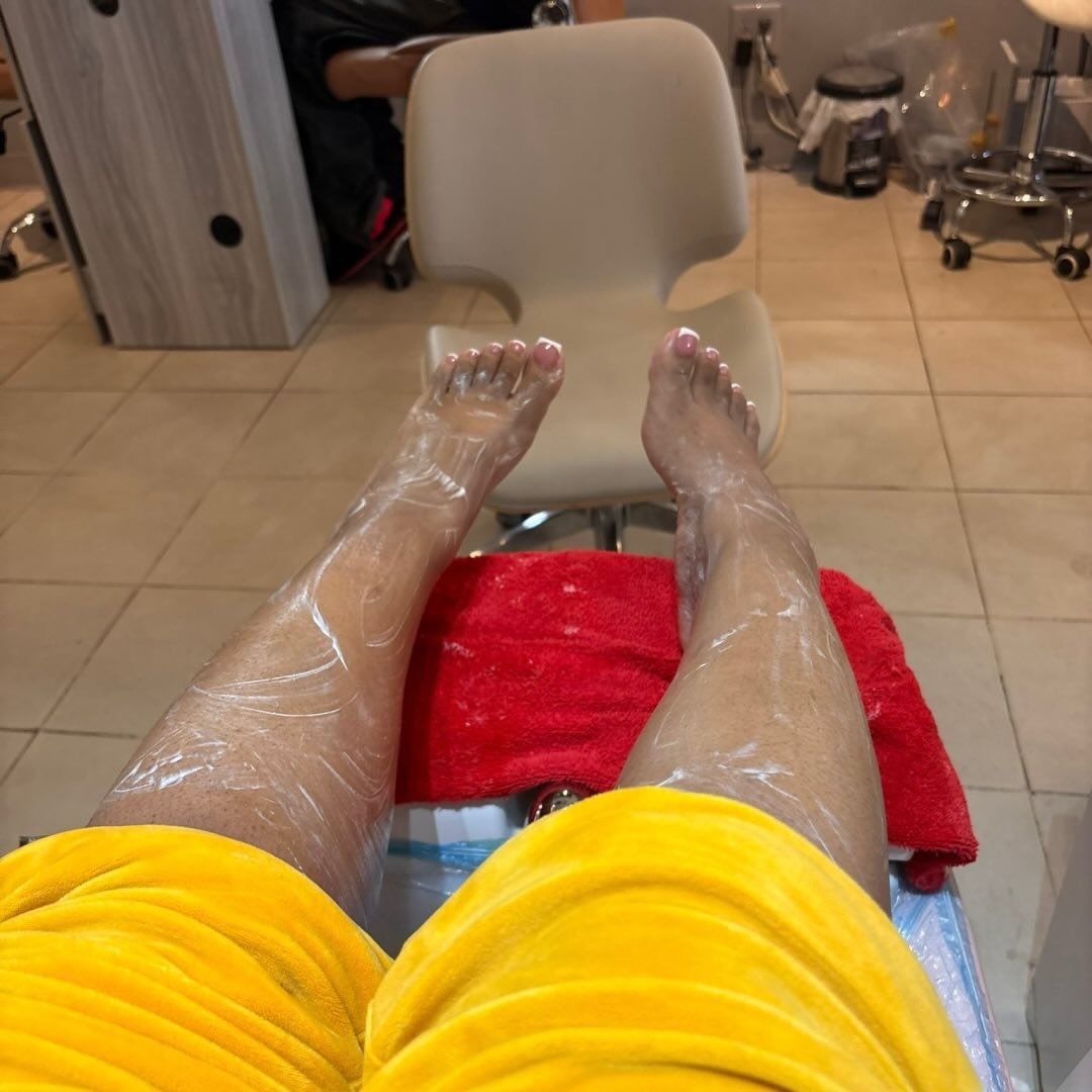 Feetp_rincess69's tweet photo. Empty your little pockets &amp; pay for my toes you pathetic loser. https://t.co/mIDWcbmWEE