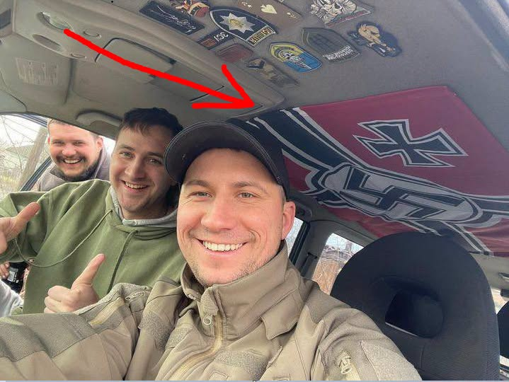 Grzegosh21's tweet photo. Putin pewnie tym ukraińskim żołdakom tą flagę zamontował. https://t.co/48CiNiCErS