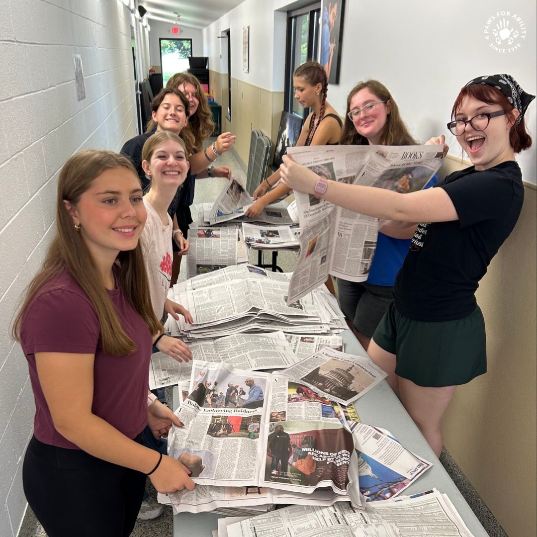 4PawsForAbility's tweet photo. Today we're celebrating this incredible group of seniors from Kings High School in Kings Mill, OH! They chose to spend their day at 4 Paws for Ability cleaning, cuddling, and contributing to our service dogs' journey.

Thank you, seniors &amp; good luck this school year! https://t.co/Bv3jnR6rKZ