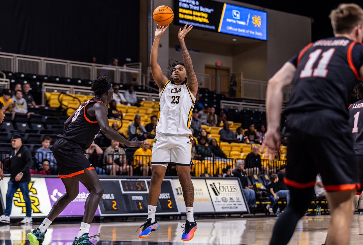 KSUOWLSMBB's tweet photo. 1st Half Done🤝

Anthony Enoh and Levi Ball lead the way with 7 points apiece, while Jacoby Hill dishes out 4 assists.

#SOLID | #HootyHoo 🦉🏀 https://t.co/OlUVROm106