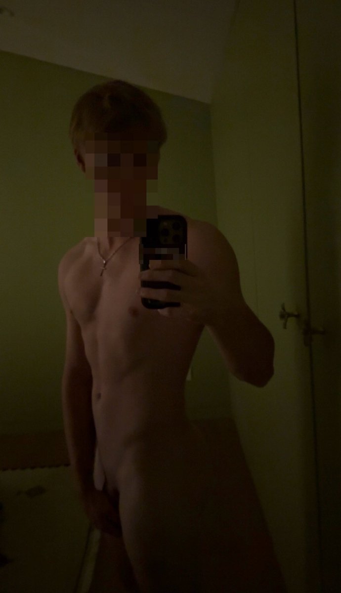 Lucabunch's tweet photo. Someone needs to wake me up with their bwc
#gay #twink https://t.co/oyS2i9F0C1