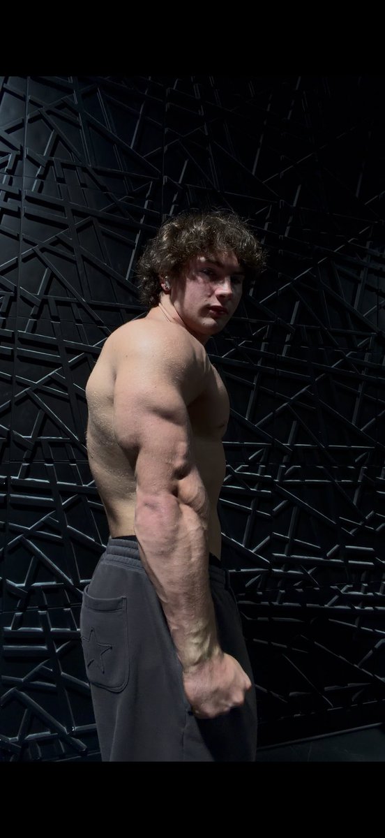 PaulJacksonFit's tweet photo. #gym #bodybuilding #fyp #fitness #viral https://t.co/vDd6bTMxMe