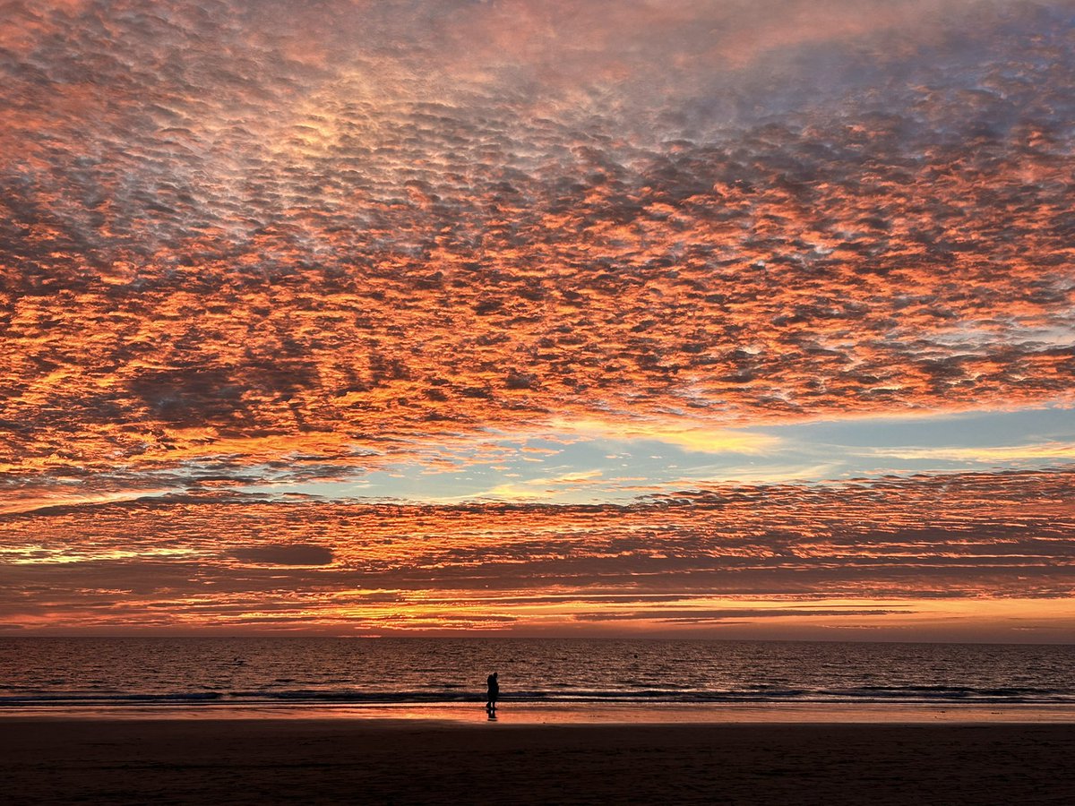 pedrofespinosa's tweet photo. Espectacular atardecer en Cádiz https://t.co/I5ZBENw6QP