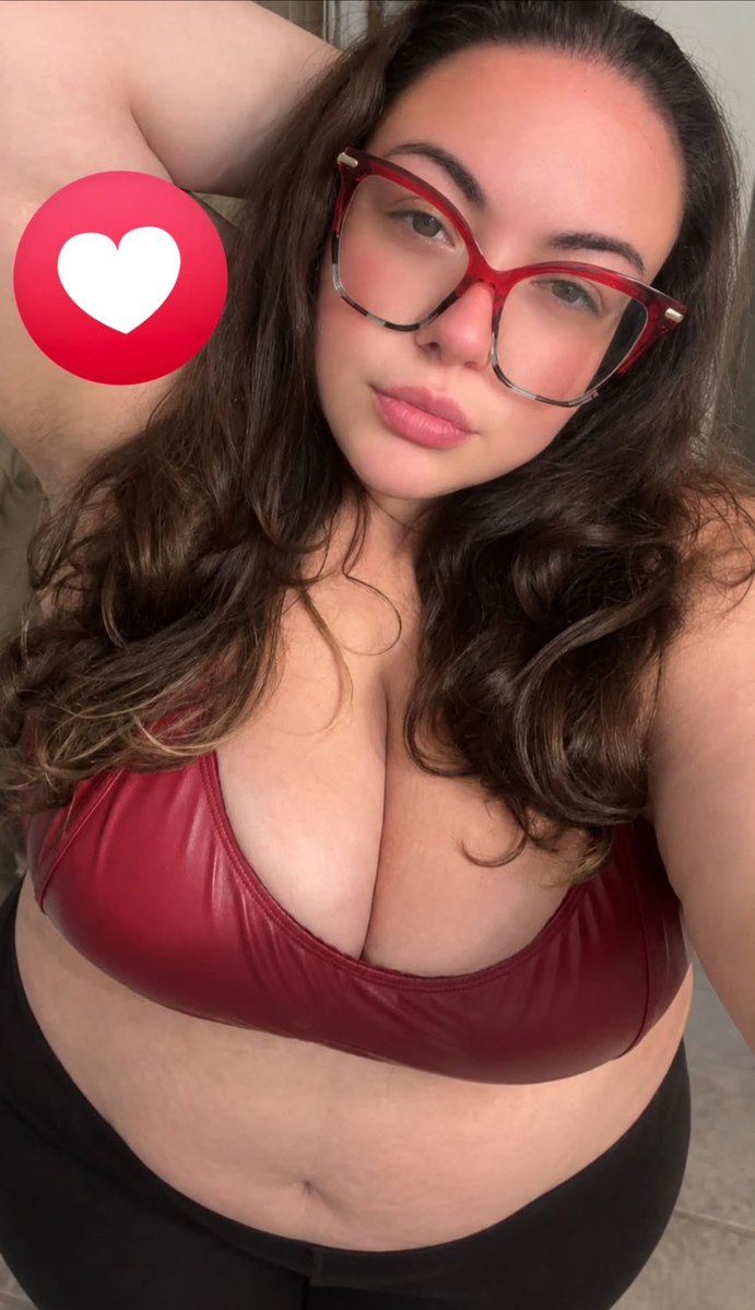 msqueenbee618's tweet photo. If it ain’t thick, ion want ittttt. 🖤

If you love your babes THICK/Chunky/Fluffy/Plump/Big, react to this ! 

#bbw #pawg #stoner #babe https://t.co/srl4wthlo5