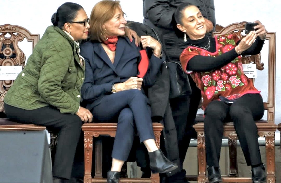 SergioRamoc0's tweet photo. @ClouthierManuel @Claudiashein @PartidoMorenaMx @tatclouthier @MovCiudadanoMX Manolo: “Nada más los recuerdos quedan”. Los tiempos cambian, por supuesto. La política no es la excepción. https://t.co/q65WCQNR8X