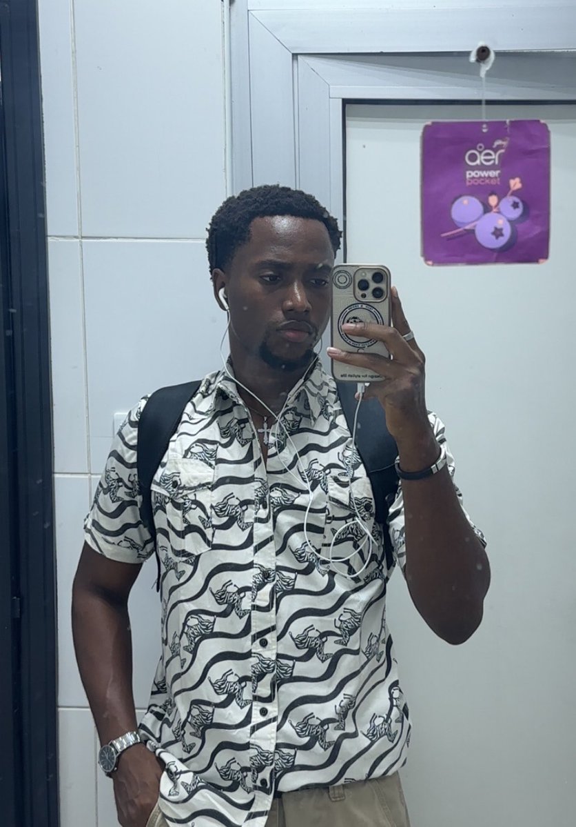 vinicius_snrr's tweet photo. 9-5👔 https://t.co/ytg2zLwjF1