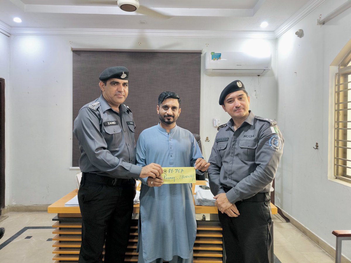 NCCIAOFFICIAL's tweet photo. نیشنل سائبر کرائم انویسٹیگیشن ایجنسی (NCCIA) راولپنڈی سرکل نے کارروائی کرتے ہوئے شہری کی 1 لاکھ 80 ہزار روپے کی رقم ریکور کر کے واپس کروا دی۔

#NCCIA #CyberCrime #Rawalpindi https://t.co/kdNhKJp9gn