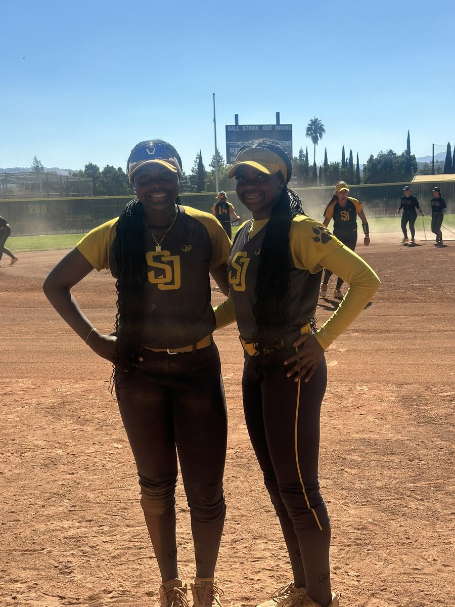 BrooklynS_2029's tweet photo. Big Sis made it in ‘24. Big Sis 2 is earning her way in ‘27. I’m chasing mine in ‘29 &amp; baby sis is a ‘33 🥎❤️

Different paths. Same blood. Same grind.

#2029Softball #Sisters #FamilyLegacy #SmithGang

@ExtraInningSB @CoastRecruitsSB @SBRRetweets @SoftballRecruit @NCSA_Softball https://t.co/Yg0X4VSwos