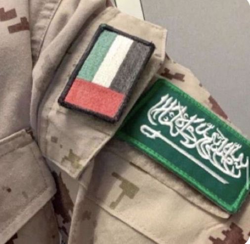 ALSUWAIDI1919's tweet photo. «فطايس الإمارات، فطايس السعودية»… ما أقبحها من ألفاظ، وما أشدّ وقعها على القلوب!
أيُعقل أن يبلغ بنا الخلاف حدّ التشفي في موت مسلم موحّد لله؟! بالأمس كان أخًا في الدين والعروبة، واليوم يصبح «فطيسة» لمجرد خلاف سياسي؟!
اختلفوا ما شئتم، ولكن لا تسقطوا حرمة الموتى، ولا تجرحوا قلوب أمهاتهم وآبائهم وأبنائهم. فالموت له حرمته، وللمسلم كرامته، وللخصومة حدود لا يتجاوزها صاحب مروءة.
إن سقطت الأخلاق في الخصومة، فلا قيمة لأي انتصار تدّعونه.