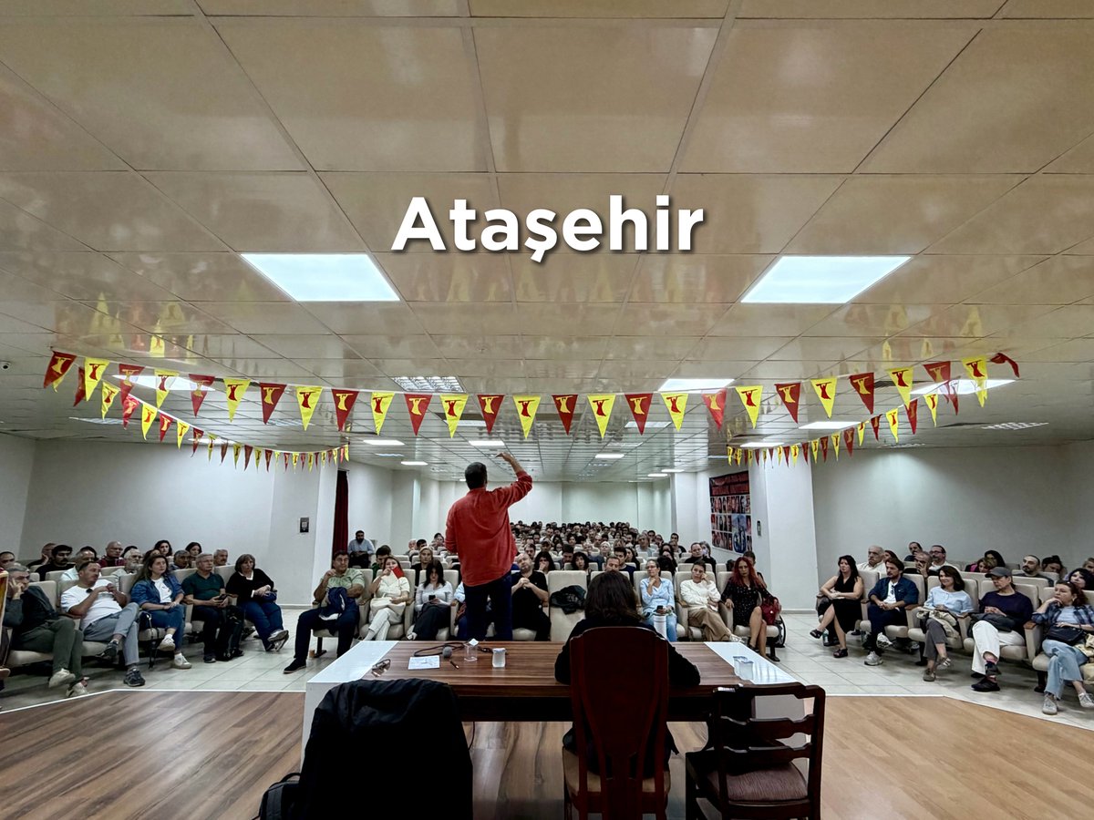 Furkan_seyhann's tweet photo. Memlekette maalesef neredeyse her gün yeni bir skandala, yeni bir utanmazlığa, yeni bir felakete uyanıyoruz. Böyle zamanlarda umudumuzun, mücadele azmimizin azaldığını hissetmemiz de mümkün.

Tam da bu günlerden geçerken bugün İstanbul’un üç ayrı noktasında parti üyelerimiz, gönüllülerimiz ve dostlarımızla bir araya geldik.

Önümüzde uzun, zorlu ama umutlu bir mücadele dönemi var.

Kapı kapı dolaşacağız, mahalle mahalle, sokak sokak çalışacağız. İnsanlarla buluşacak, konuşacak, dinleyecek ve birlikte mücadele edeceğiz.

AKP iktidarının yarattığı bu karanlığa karşı yan yana durmaya devam edeceğiz.

Halkımız çaresiz değil.
Halkımız seçeneksiz değil.

Kapı kapı, sokak sokak, omuz omuza…
Bu karanlık dağılacak, halk kazanacak!