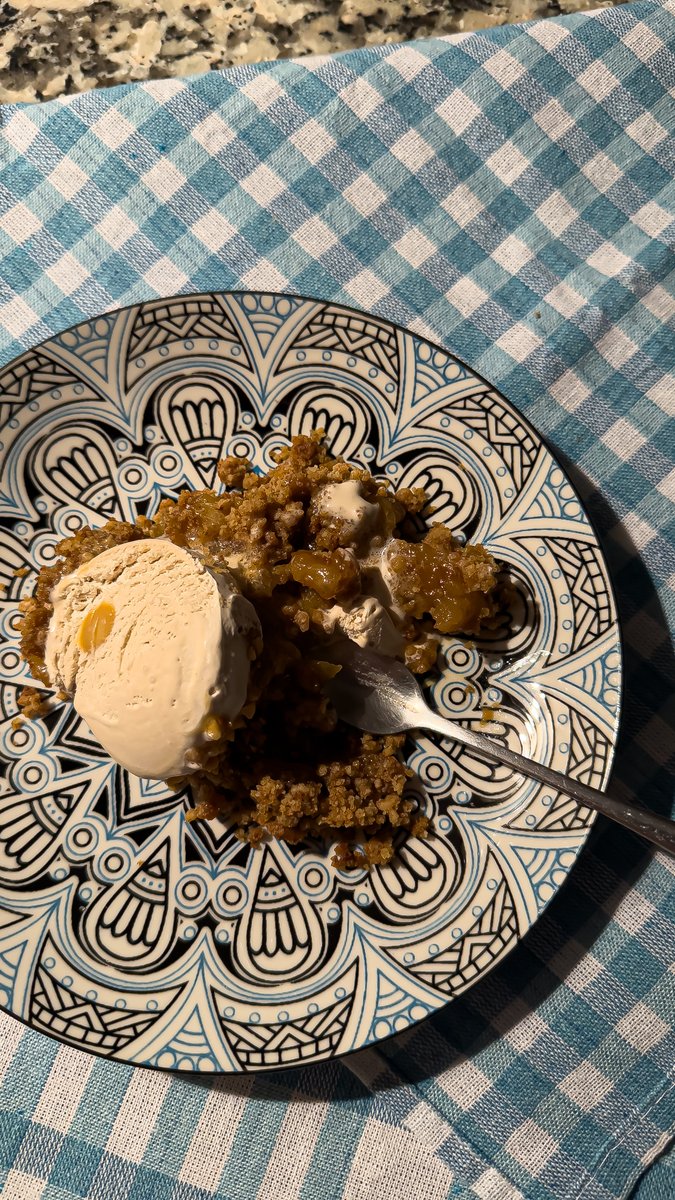 _immass's tweet photo. Apple crumble🍎🌟! https://t.co/hPR8Fmchse