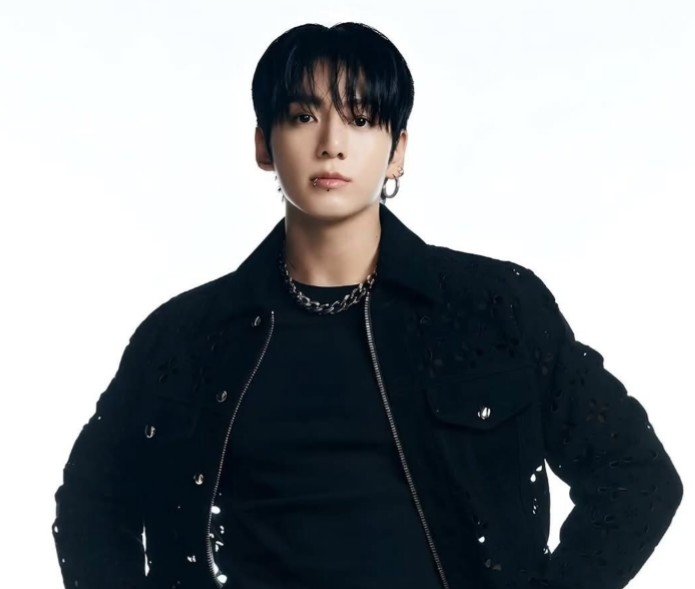 PopMedia_1's tweet photo. k-pop soloist with the biggest and most dedicated fanbases globally of all time:

1. Jungkook (BTS)
2. V, Kim Taehyung (BTS)
3. Lisa  (BLACKPINK)
4. Jimin (BTS)
5. Jennie (BLACKPINK)
6. G Dragon (BIGBANG)
7. ROSE ( BLACKPINK)
8. IU
9. Jihyo - (Twice) 
10. Felix (Stray kids) https://t.co/eAr6dP6Z6l