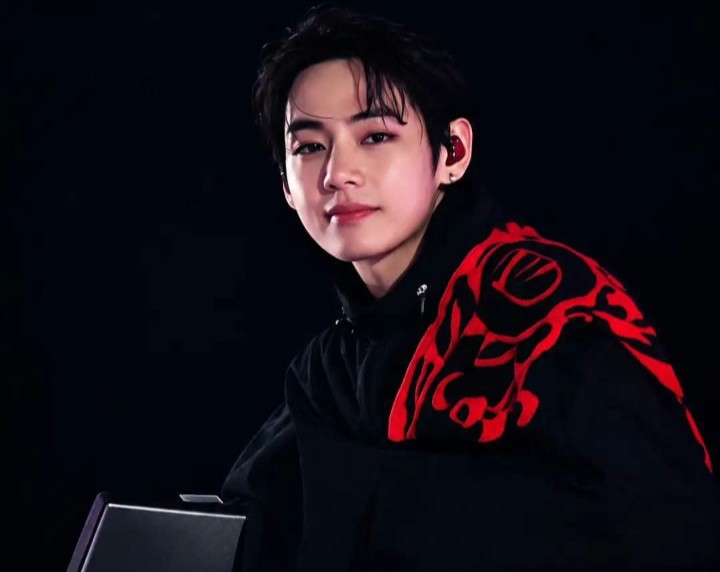 PopMedia_1's tweet photo. k-pop soloist with the biggest and most dedicated fanbases globally of all time:

1. Jungkook (BTS)
2. V, Kim Taehyung (BTS)
3. Lisa  (BLACKPINK)
4. Jimin (BTS)
5. Jennie (BLACKPINK)
6. G Dragon (BIGBANG)
7. ROSE ( BLACKPINK)
8. IU
9. Jihyo - (Twice) 
10. Felix (Stray kids) https://t.co/eAr6dP6Z6l