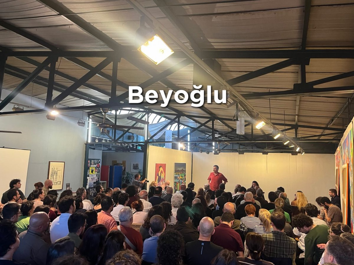 Furkan_seyhann's tweet photo. Memlekette maalesef neredeyse her gün yeni bir skandala, yeni bir utanmazlığa, yeni bir felakete uyanıyoruz. Böyle zamanlarda umudumuzun, mücadele azmimizin azaldığını hissetmemiz de mümkün.

Tam da bu günlerden geçerken bugün İstanbul’un üç ayrı noktasında parti üyelerimiz, gönüllülerimiz ve dostlarımızla bir araya geldik.

Önümüzde uzun, zorlu ama umutlu bir mücadele dönemi var.

Kapı kapı dolaşacağız, mahalle mahalle, sokak sokak çalışacağız. İnsanlarla buluşacak, konuşacak, dinleyecek ve birlikte mücadele edeceğiz.

AKP iktidarının yarattığı bu karanlığa karşı yan yana durmaya devam edeceğiz.

Halkımız çaresiz değil.
Halkımız seçeneksiz değil.

Kapı kapı, sokak sokak, omuz omuza…
Bu karanlık dağılacak, halk kazanacak!