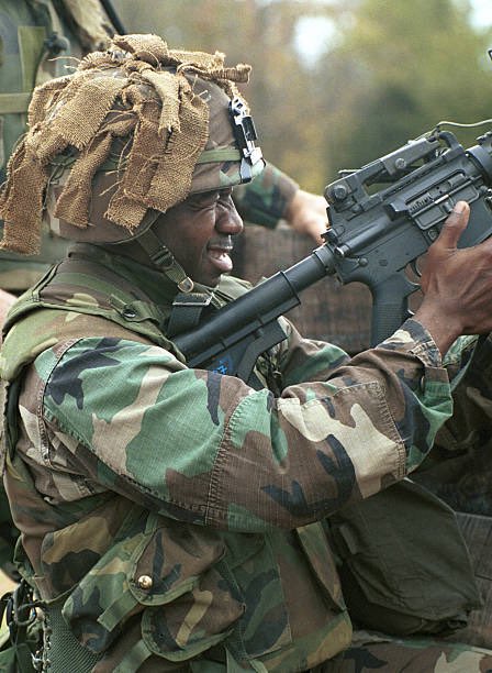 25YearsAgoLive's tweet photo. Soldiers of the U.S. Army’s 101st Airborne’s 187th Infantry Regiment train with grenade launchers at Ft. Campbell, Kentucky before deploying to an unknown destination to fight in the War on Terror. https://t.co/uwPGGriymr