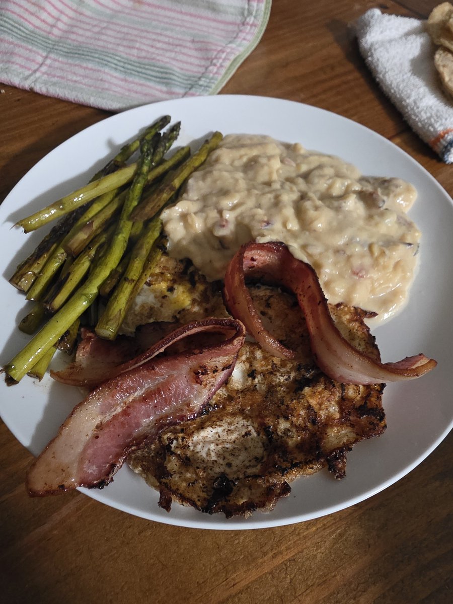CagedBun69's tweet photo. Not as hot as my plate. Toes under the potatoes. https://t.co/jUx1xG9NV0