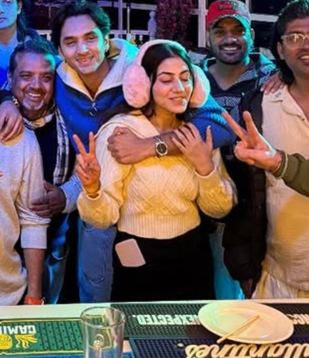 softlylost05's tweet photo. THE HANDS 🫣
AHEM, AHEM😮‍💨
#TuJulietJattDi https://t.co/msME12HffT