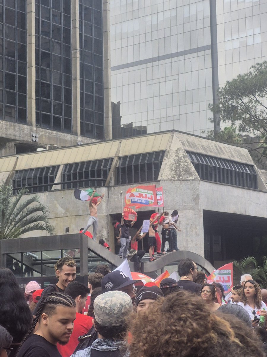 watarudevil's tweet photo. “Ser jovem e não ser revolucionário é uma contradição genética”. 

- che guevara https://t.co/cGaS3mlfWe