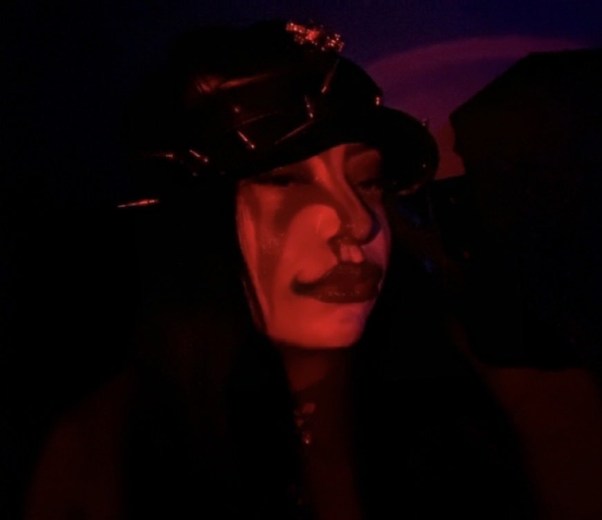b4tt1b4t's tweet photo. I want to get closer to your heart, by stabbing you with a knife 🤭🔪 

 #goth #makeup  #alternative #metalhead #horrorlover #halloween #mutuals  #moothunt #moots #mdni #morute #moothunt〃・ #b4tt1b4t https://t.co/Hu9M8PBQJX