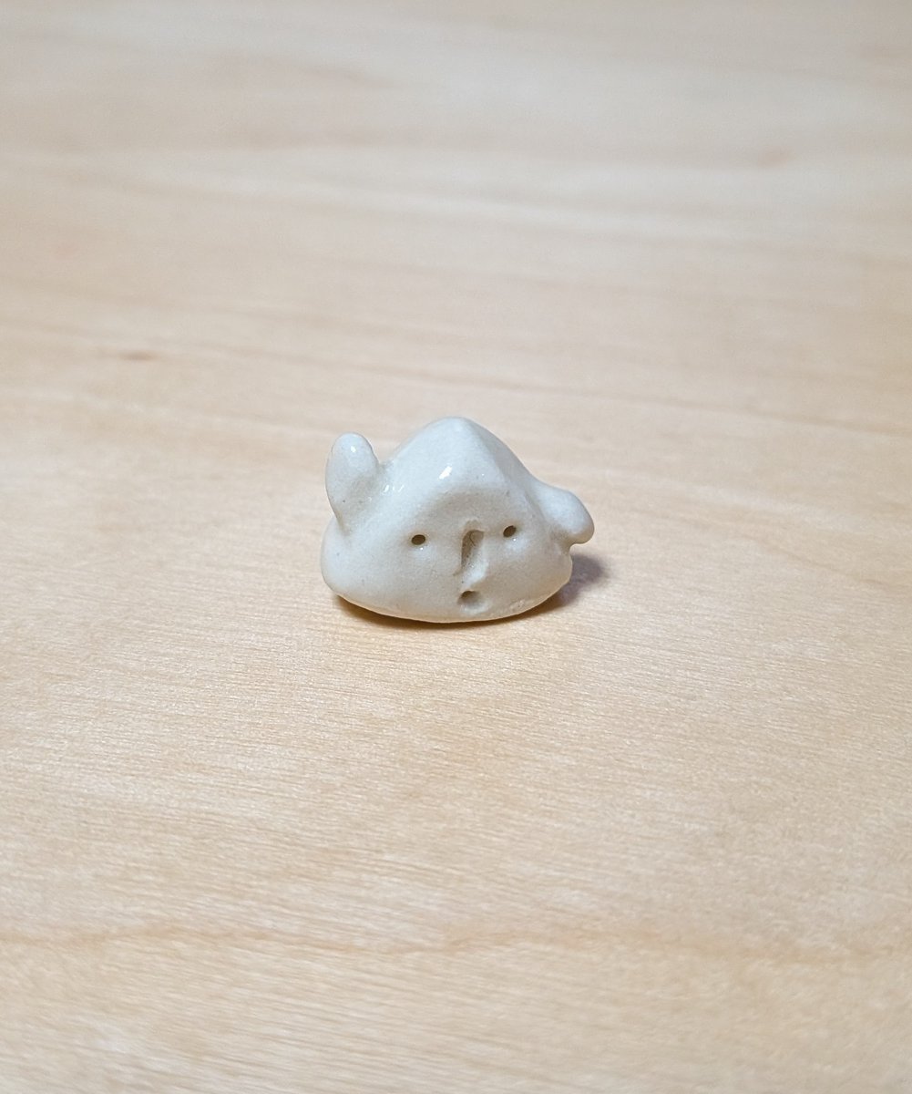 Daikoku303's tweet photo. これはあまりにも気に入ってしまい購入した三角のはにわ。 https://t.co/bVlXpIuSfS