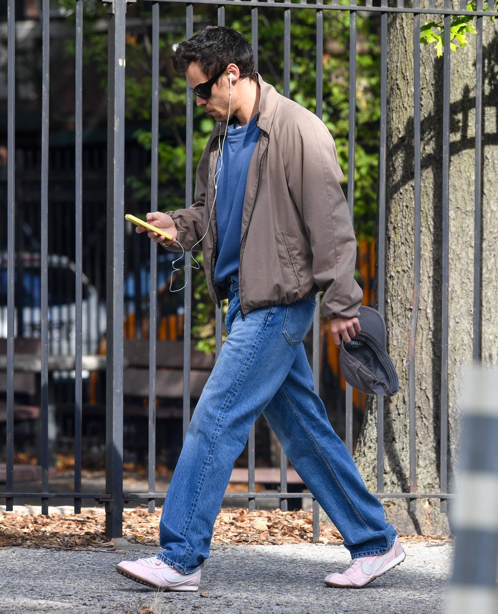 eversinceatlnta's tweet photo. The pink shoes omg https://t.co/yloiW48J6Q