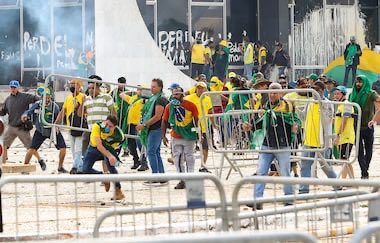 thepedrowx's tweet photo. As fotos históricas do bolsonarismo são essas aqui https://t.co/pfHRtDJYSX